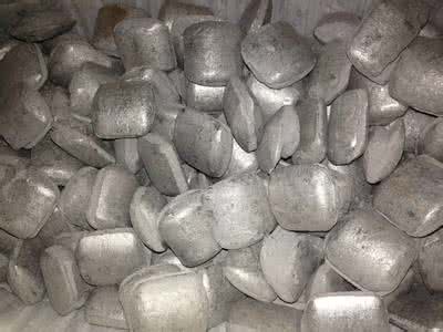 一位發(fā)言人表示，巴西淡水河谷（Vale）正在重新評估其在新喀里多尼亞虧損的鎳業(yè)務(wù)，這是上月新上任的首席執(zhí)行官Fabio Schvartsman對表現(xiàn)不佳資產(chǎn)進(jìn)行廣泛考核的一部分。